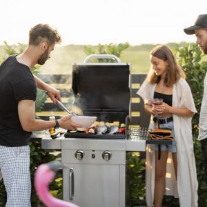5 Backyard Ideas to Spice Up Your End of Summer Party
